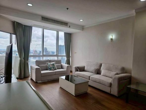 living room and bedroom of Waterford Diamond Tower