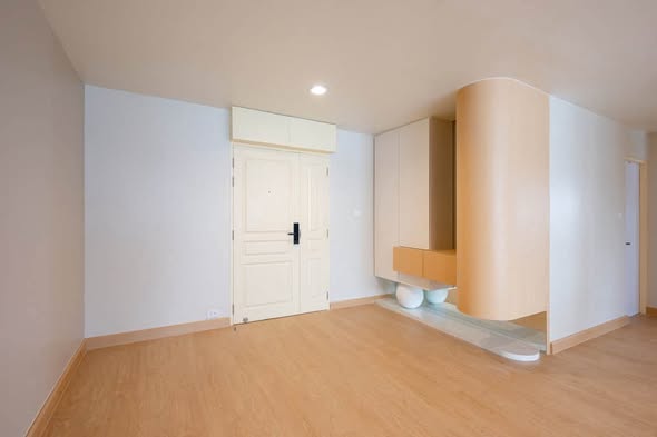 room interior of Waterford Diamond Tower