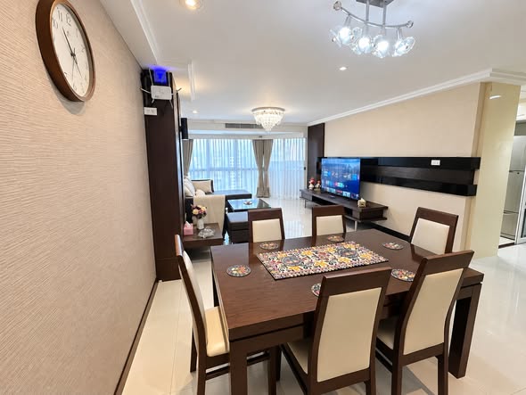 room interior of Waterford Diamond Tower