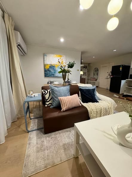 living room and bedroom of Waterford Park Rama 4