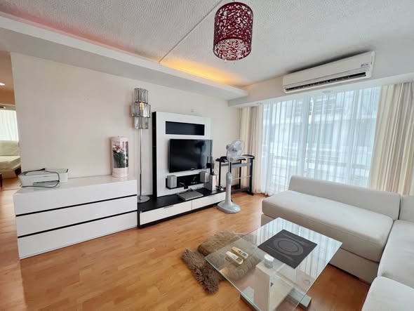 bedroom and living room of Waterford Sukhumvit 50