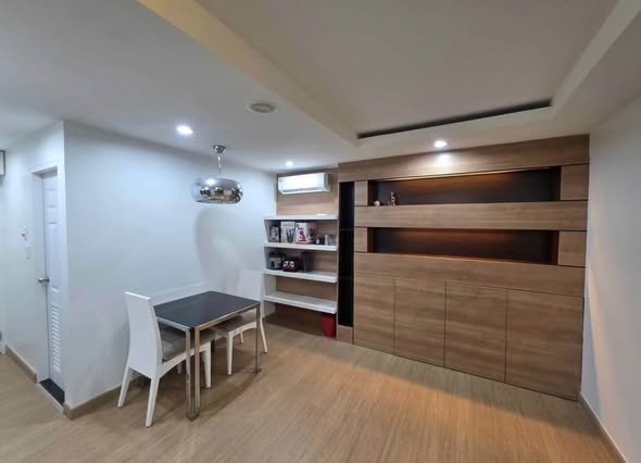 bedroom and room interior of Waterford Sukhumvit 50