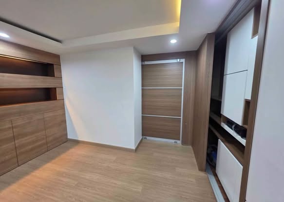 bedroom and room interior of Waterford Sukhumvit 50