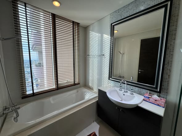 bathroom of Watermark Chao Phraya