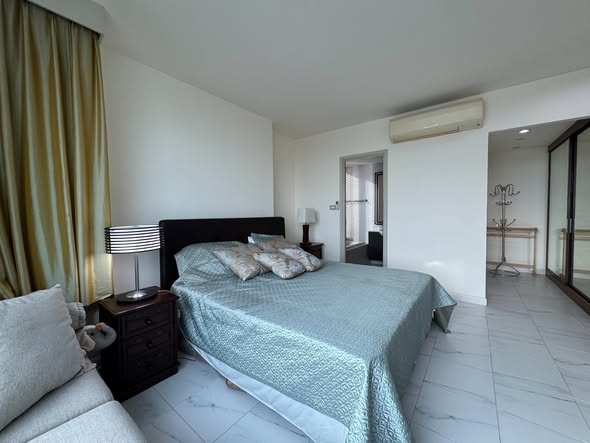 bedroom of Watermark Chao Phraya