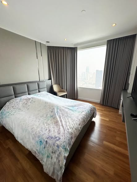 bedroom of Watermark Chao Phraya