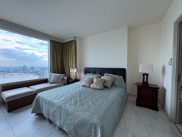bedroom of Watermark Chao Phraya