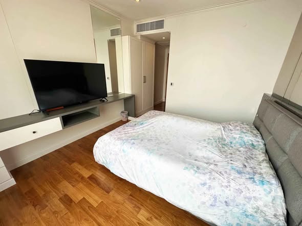 bedroom of Watermark Chao Phraya