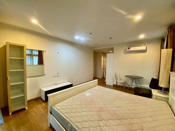bedroom of Wattana Suite