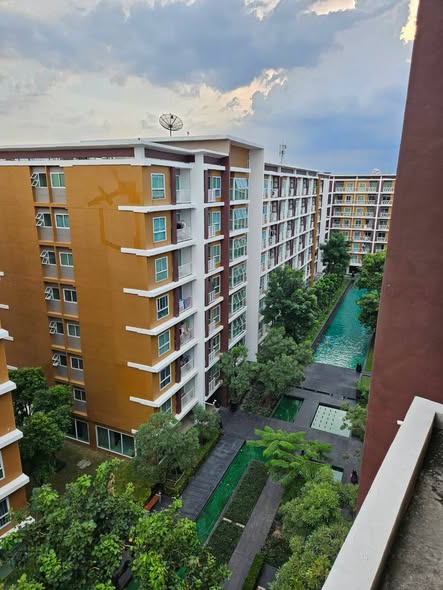 pool of We Condo