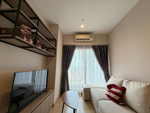 bedroom and living room of Whizdom Connect Sukhumvit