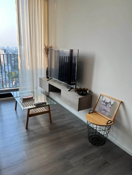 living room of Whizdom Essence Sukhumvit วิสซ์ดอม เอสเซ้นส์ สุขุมวิท