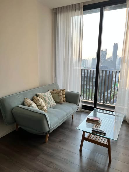 living room and room interior of Whizdom Essence Sukhumvit วิสซ์ดอม เอสเซ้นส์ สุขุมวิท