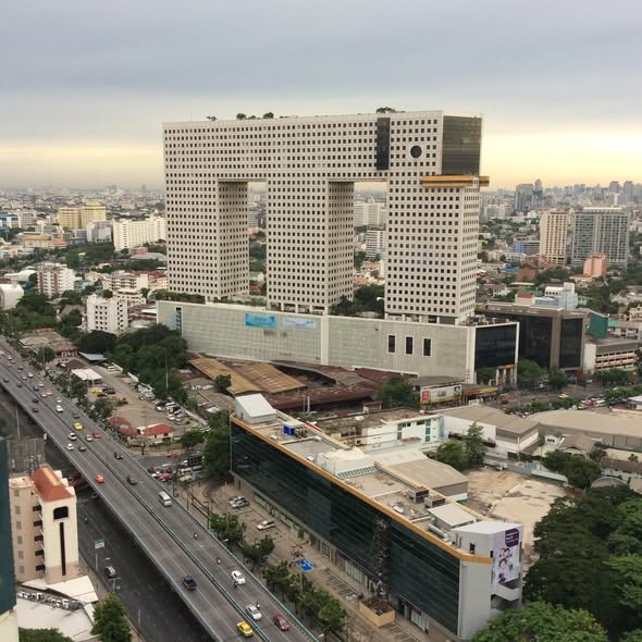 Wind Ratchayothin Condominium