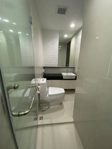 room interior and bathroom of Wish Signature II Midtown Siam