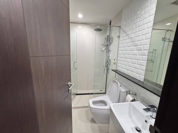 room interior and bathroom of Wish Signature II Midtown Siam