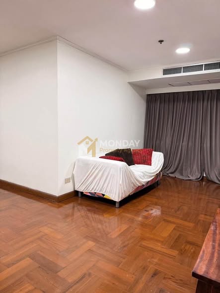 bedroom of Witthayu Complex
