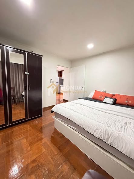 bedroom and room interior of Witthayu Complex