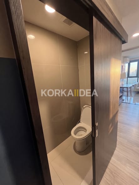 room interior and bathroom of XT HUAIKHWANG