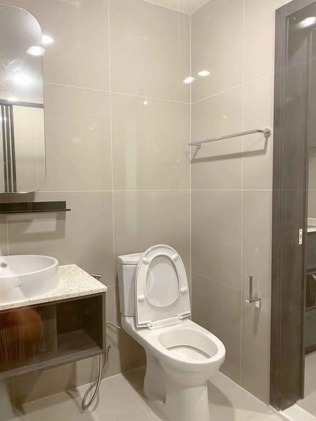 room interior and bathroom of XT HUAIKHWANG