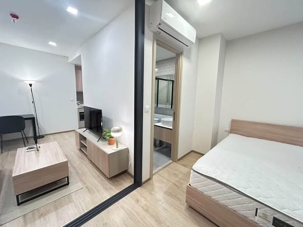 bedroom and room interior of XT Phayathai