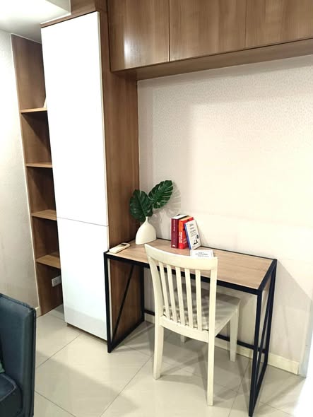 room interior and bathroom of Zenith Place Sukhumvit